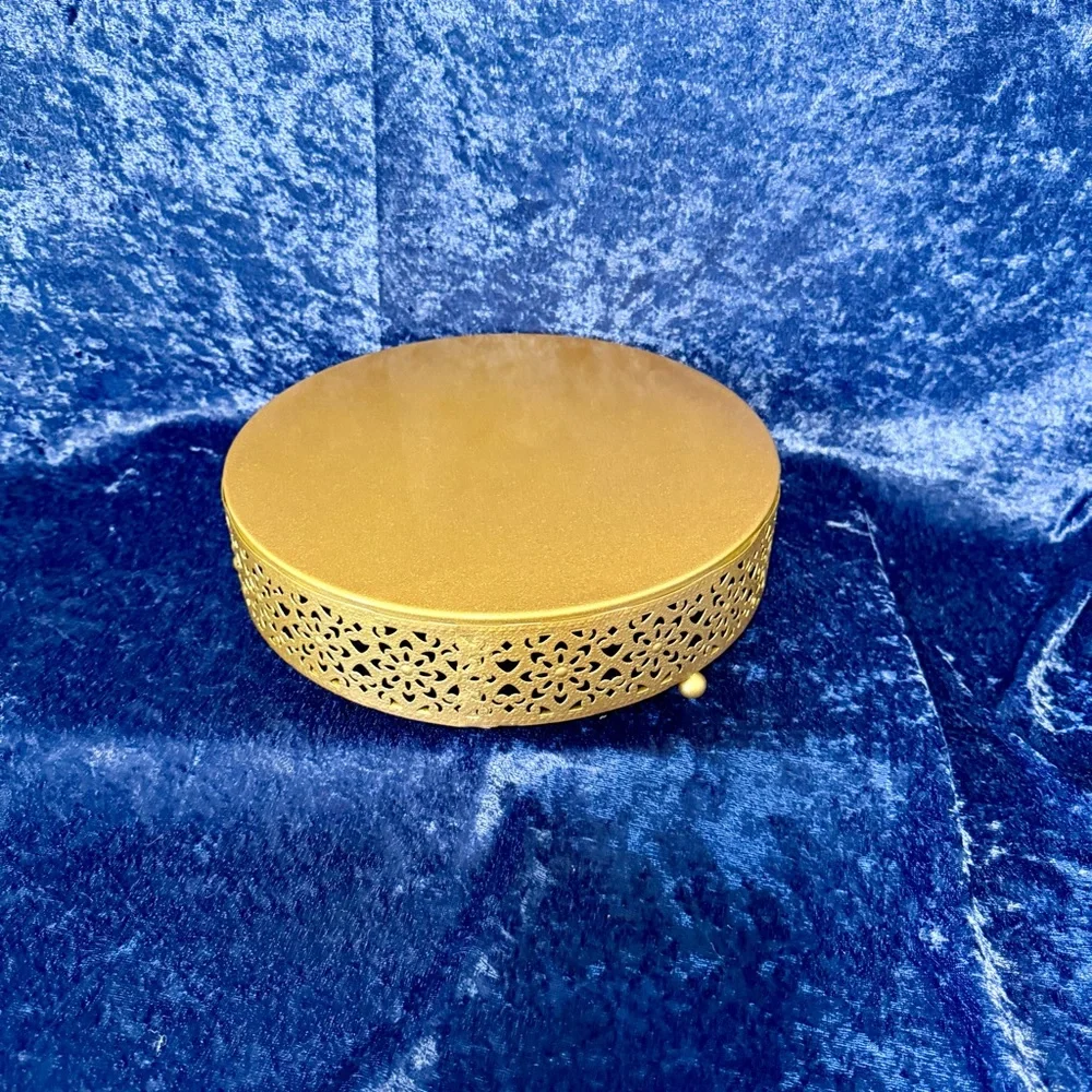 Decorative Gold Metal Cake Stand with Filigree Base